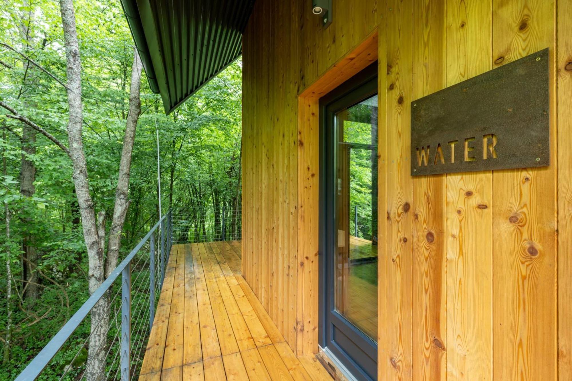 슬루니 Tree Elements Treehouse Retreat 아파트 객실 사진