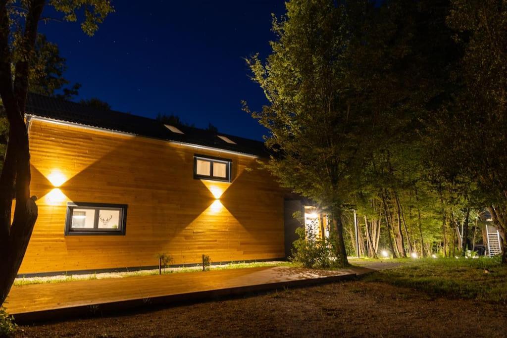 슬루니 Tree Elements Treehouse Retreat 아파트 객실 사진