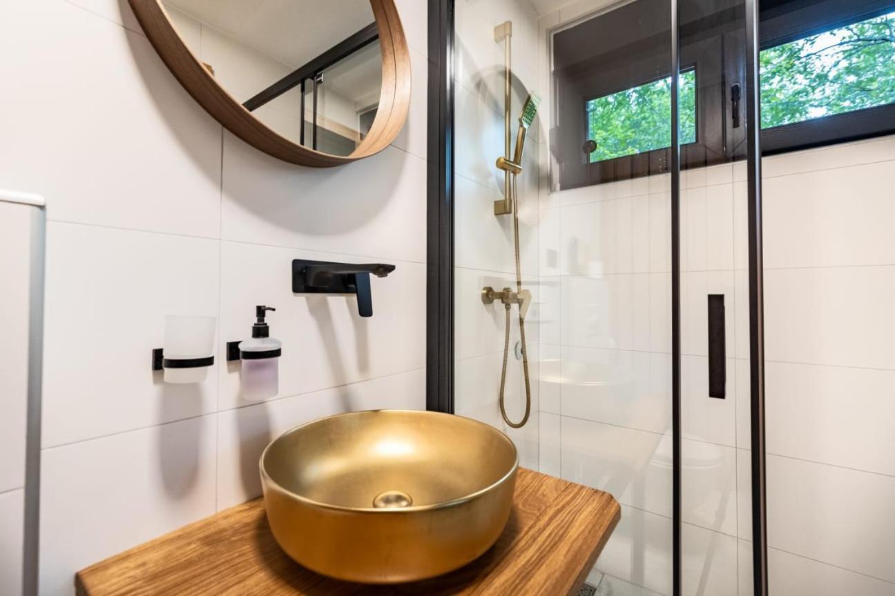 슬루니 Tree Elements Treehouse Retreat 아파트 외부 사진